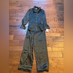 Vera Wang Charcoal 100% silk pajamas. XS luxurious! NWT